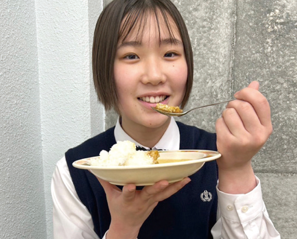 昼食をとる様子　写真